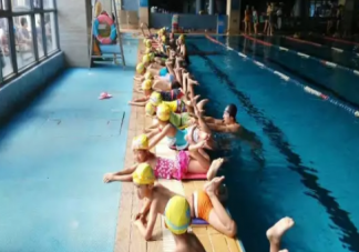 为什么越来越多的家长让孩子学游泳 孩子学游泳有什么好处