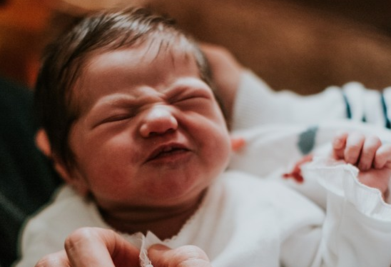 宝宝睡前越哭越凶怎么办 如何宝宝减少睡前哭闹
