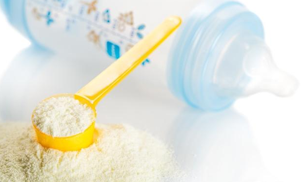 奶粉结块是怎么回事 奶粉易溶解就是好奶粉吗