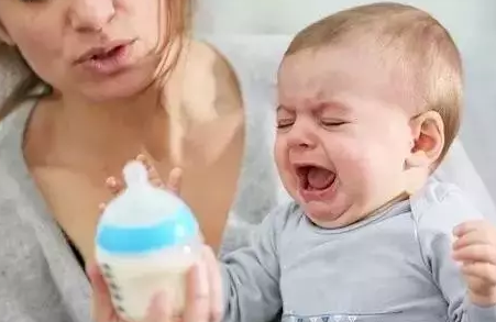 婴儿奶瓶选择有很大的讲究 婴儿奶瓶该如何选择