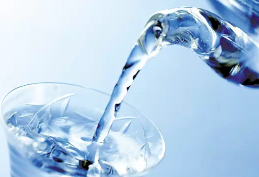 孕妇喝水少对胎儿有什么影响 孕妇喝多少水合适