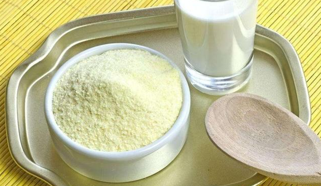 生牛乳和脱脂奶粉有什么区别 生牛乳和脱脂奶粉哪个更好