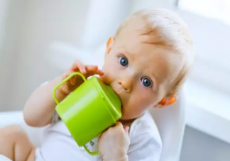 宝宝什么时候必须戒奶瓶 宝宝奶瓶什么时候戒最合适
