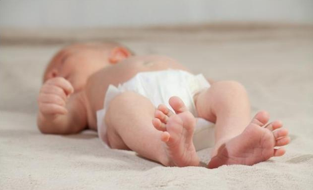 宝宝落地醒是缺钙吗 宝宝落地醒该怎么办