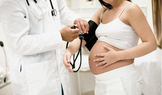 孕妈妈内检对胎儿会有影响吗 孕妇如何能减轻内检的疼痛