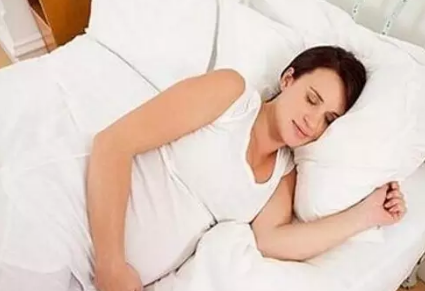 孕妇正确的睡姿有什么好处 孕期保持什么样的睡姿好处