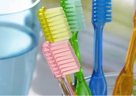 坐月子刷牙会造成牙齿酸软吗 坐月子要怎么刷牙