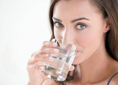 孕妇是不是每天要喝大量的水 孕期喝水要注意什么