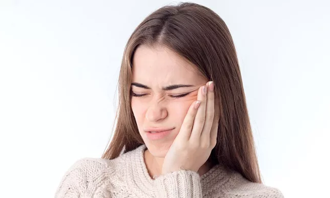女性来月经牙痛正常吗 女性来月经有哪些不适症状