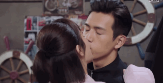 韩商言和佟年吻戏在哪一集 亲爱的热爱的吻戏在第几集