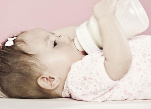 婴儿奶冲太浓也会导致营养不良吗 奶粉过浓有什么危害