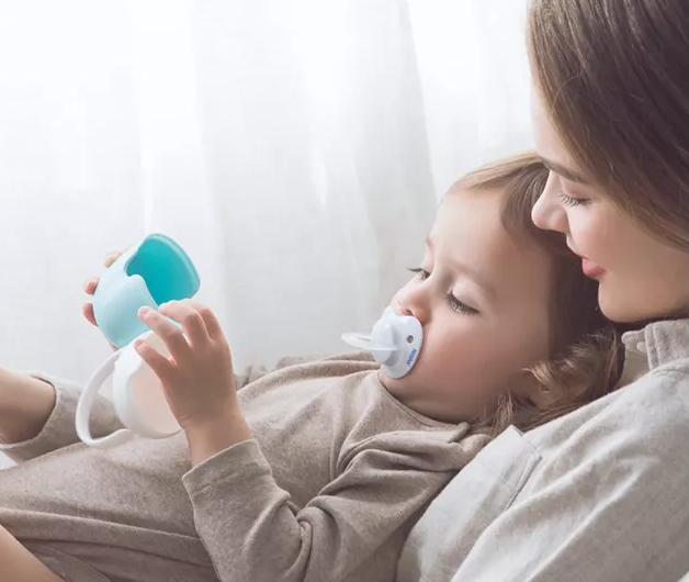 刚满月的宝宝能使用安抚奶嘴吗 使用安抚奶嘴的小技巧