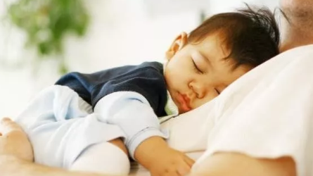 宝宝不困不用睡吗 宝宝精神好的时候也要睡午觉吗