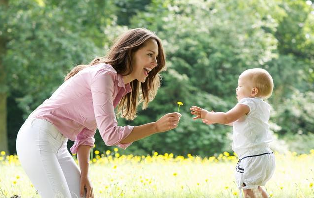 孩子走路六种异常行为姿势 怎么预防宝宝八字脚