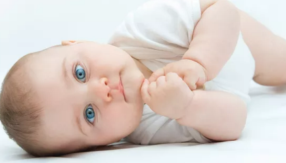 婴儿吃奶太过频繁是什么原因 婴儿吃奶太过频繁怎么办