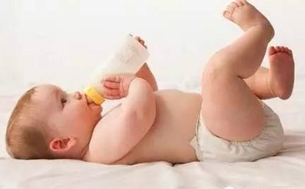 宝宝奶粉要喝到什么时候 孩子什么时候能喝纯牛奶