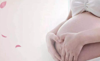 假性宫缩说明胎儿缺氧真的吗 孕晚期宝宝不停地动怎么回事