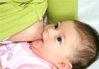 纯母乳喂养宝宝不拉臭臭是便秘吗 母乳喂养宝宝便秘的原因