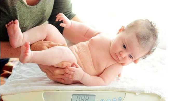 孩子出生体重多少斤合适 巨大儿对孕妇和孩子有什么影响