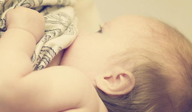 宝宝奶水不够吃的判断小技巧 宝宝奶水不够吃怎么促进乳汁分泌