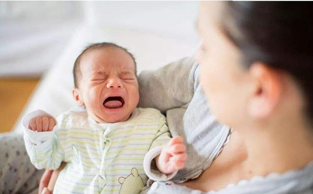 新生儿胀气的表现有哪些 宝宝肚子胀气怎么按摩