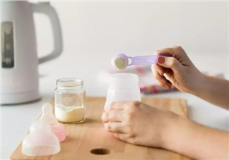 奶粉冲的越浓越有营养吗 怎么判断宝宝喂养状况良好