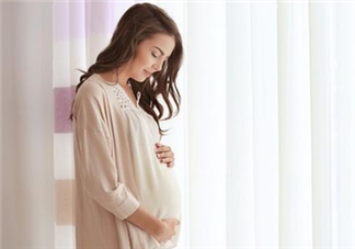孕期内裤出现褐色分泌物是怎么回事 孕期分泌物5种异常情况