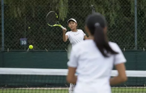 孩子学网球要做哪些准备 怎么提升孩子的网球兴趣