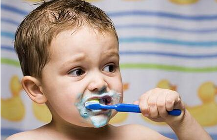 宝宝|宝宝牙膏要怎么选 如何给宝宝选择牙膏