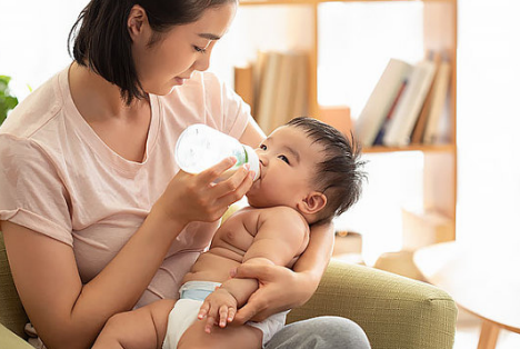 怎么判断宝宝的消化情况 母乳消化不好怎么办