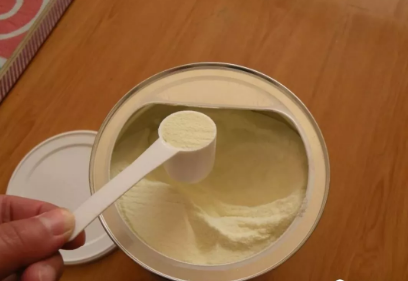 奶粉冲不散是奶粉质量不好吗 奶粉冲调后有颗粒和奶块是怎么回事