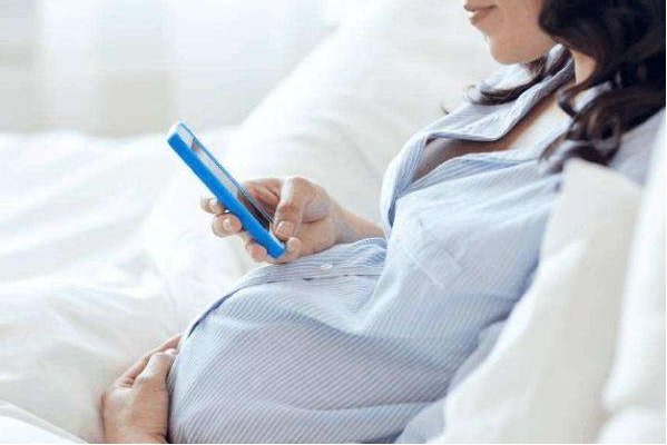 孕期玩手机究竟会不会影响胎儿 孕妇到底能不能玩手机