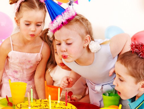 宝宝第一次在幼儿园过生日朋友圈说说 宝宝在幼儿园过的第一个生日祝福语