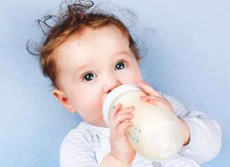 宝宝奶粉温度多少能喝 宝宝奶粉温度低了会有什么后果