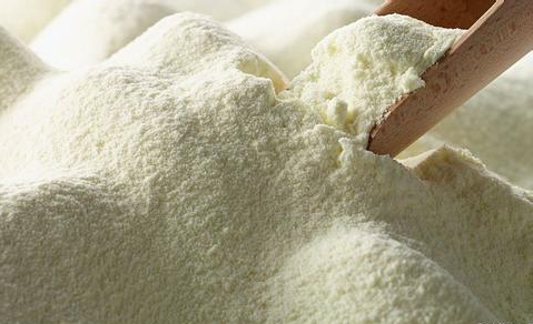 羊奶粉比牛奶粉更有营养吗 羊奶粉和牛奶粉哪个更好