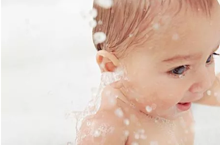 宝宝洗澡中毒是怎么回事 宝宝在洗澡的过程中为什么会中毒