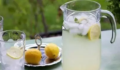 经常喝柠檬水有什么好处 柠檬水要怎么喝对身体好