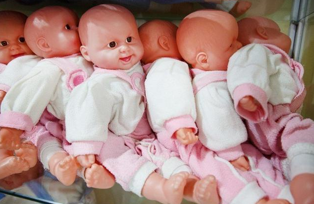日本为催生宣布初中以下全免费 日本生育率低的原因