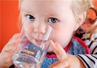 婴儿水和普通水有什么不一样 婴儿水有必要买吗