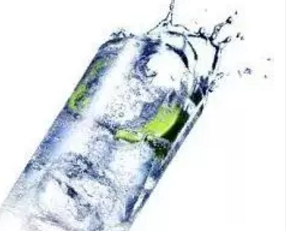 苏打水是碱性还是酸性 苏打水有什么作用和功效