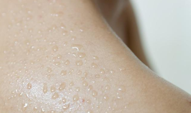 身体出汗多是在排毒吗 异常出汗可能是疾病的征兆
