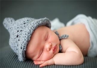 宝宝的乳痂是怎么形成的 宝宝头上有黑色结痂物是正常的吗