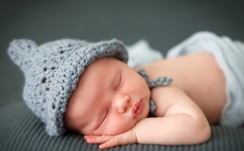 宝宝的乳痂是怎么形成的 宝宝头上有黑色结痂物是正常的吗