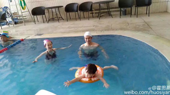 孩子学游泳前要做哪些准备 教孩子游泳准备工作