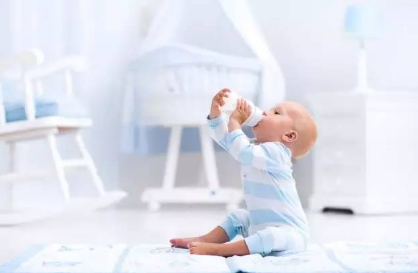 婴幼儿奶粉粉要分断吗 婴幼儿奶粉要喝到几岁