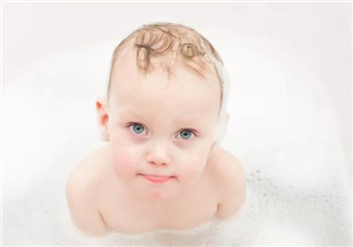 入秋什么时候不要给孩子洗澡 不适合给孩子洗澡的6种情况