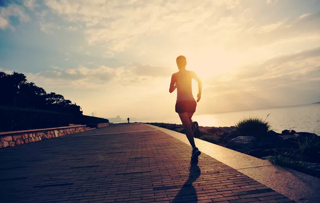 早上跑步和晚上跑步有什么区别 跑步的最佳时间段是什么时候
