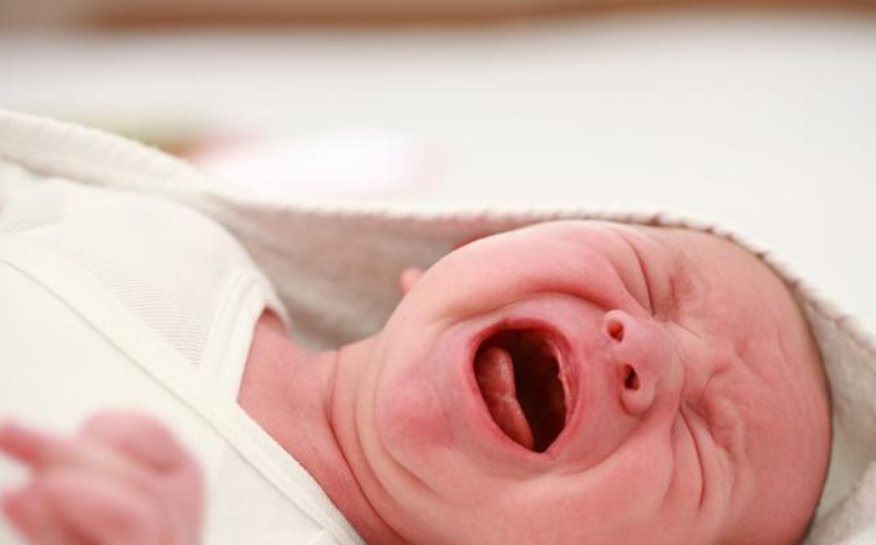 宝宝哭闹不止的是肠绞痛吗 哪些原因会诱发宝宝肠绞痛