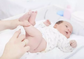 给宝宝擦屁股用什么擦好 宝宝擦屁股的正确方法是什么