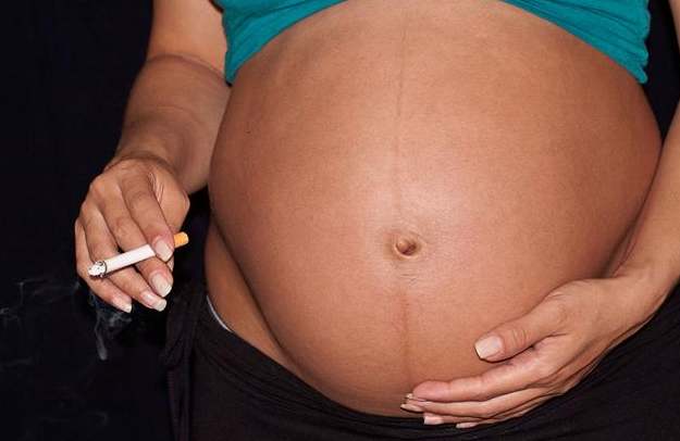 孕妇吸烟生出的男孩智商低吗 孕妇吸烟对宝宝的危害影响